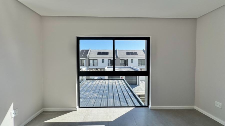 2 Bedroom Property for Sale in Whispering Pines Western Cape